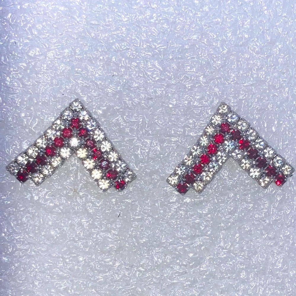 Vtg Red & White Rhinestone Crystal Chevron Stud Earrings / .9” L / 1.1” W